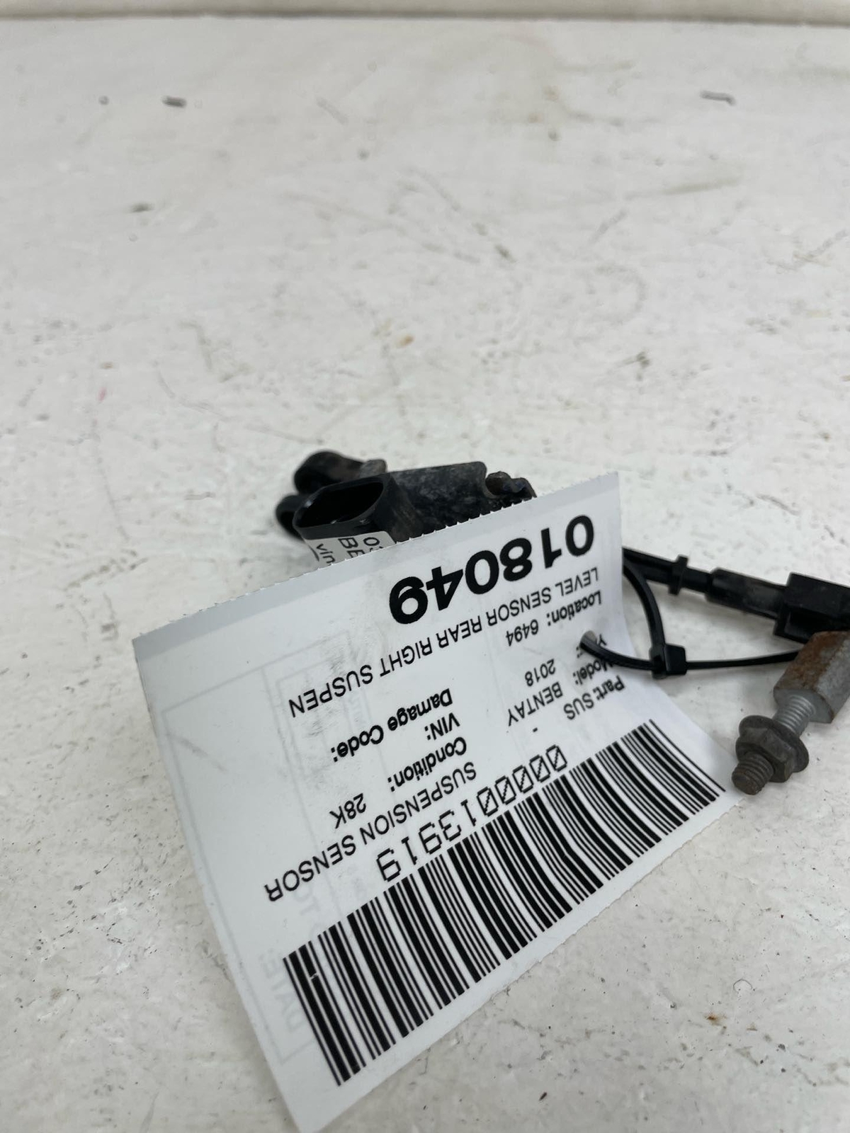 2016-2020 BENTLEY BENTAYGA LEVEL SENSOR REAR RIGHT SUSPENSION PLUG 4M0941310H
