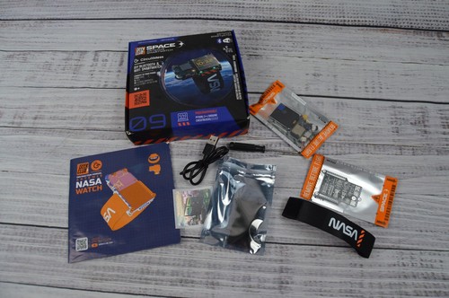Geek Club Artemis Smartwatch NASA GUC OPEN BOX MISSING STICKER SHEET - Photo 3 sur 14