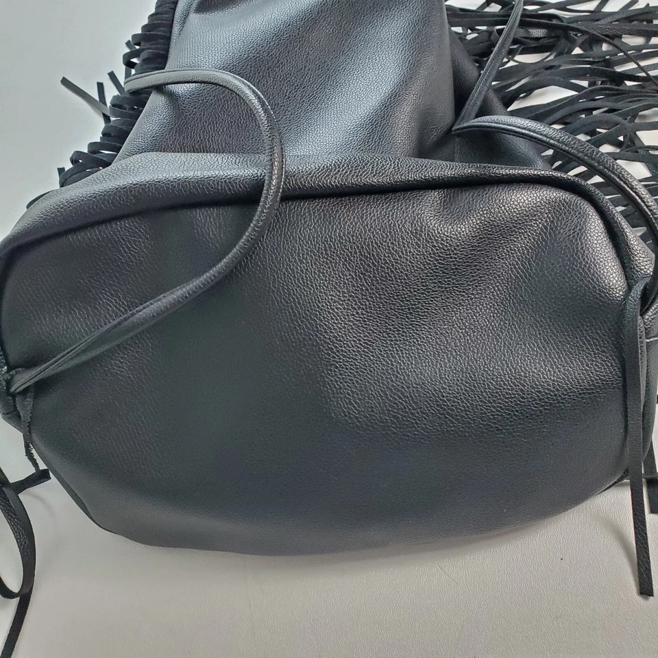 VICTORIA SECRET Imitación Cuero Negro Mochila Flecos Cartera Bolso Foto 3 de 4