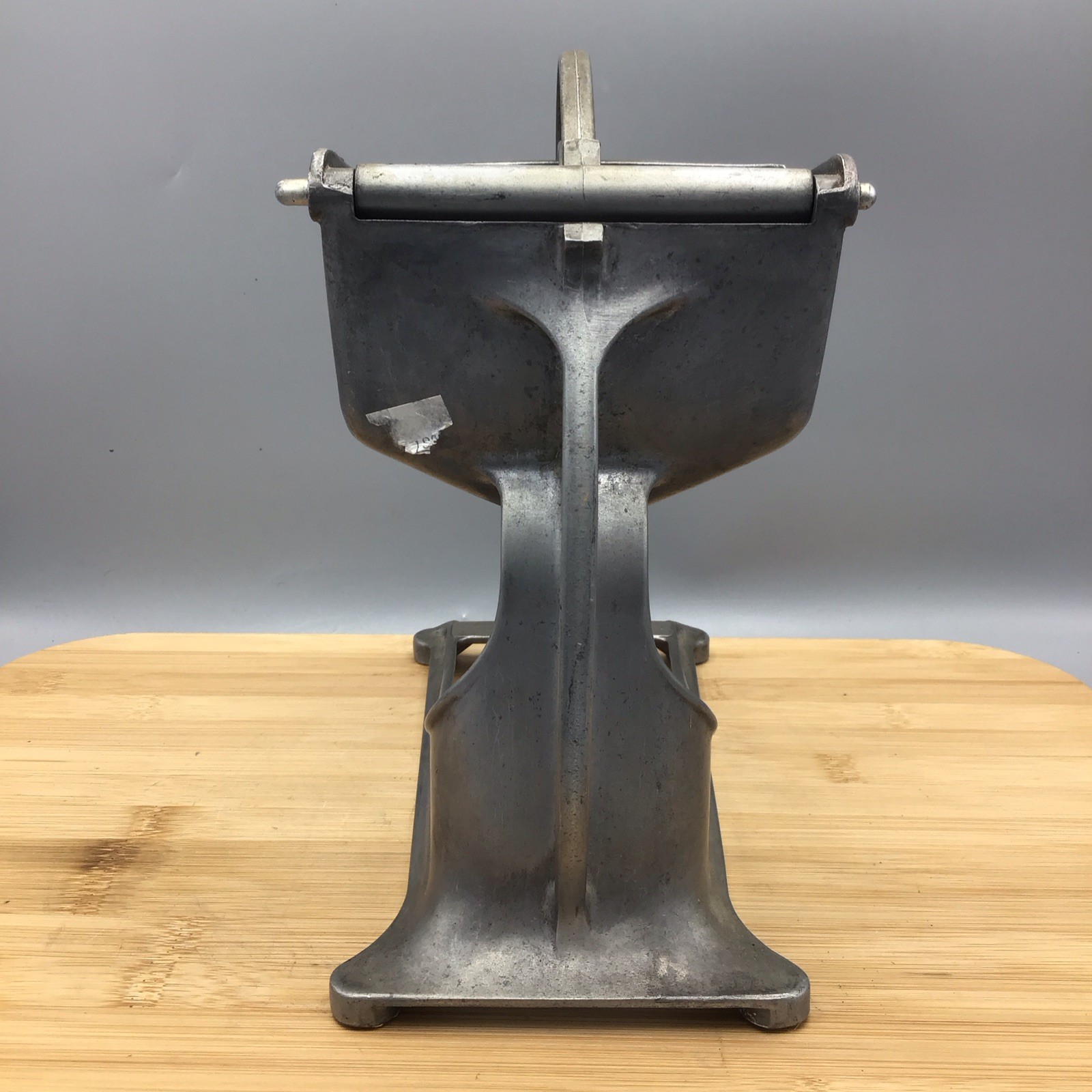 Vintage Wear-Ever Aluminum Handheld Citrus Juicer With Removable Plate.