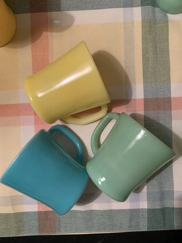 3 VINTAGE FIRE KING ANCHOR HOCKING D HANDLE MUGS GREAT CONDITION!