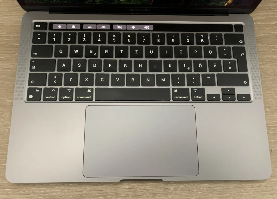 MacBook Pro A2338 13.3" M1 8 CPU/8 GPU 16GB 512GB NVMe CAM macOS B-Ware6 - Bild 2 von 3