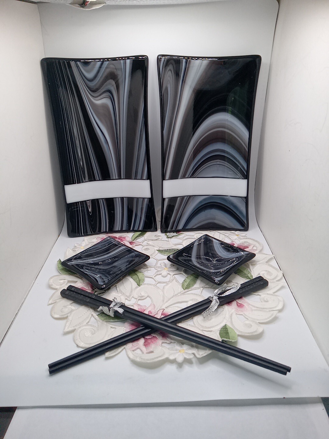 4 Pc Black & White Glass Fusion Sushi Dish Plate Set with Chopsticks 2 Settings