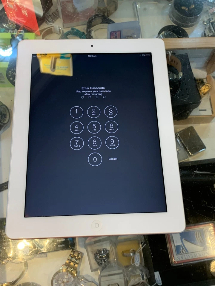 APPLE (A1396) IPAD 2ND GEN 32GB IN WHITE WIFI + CELL - FOR PARTS OR NOT WORKING - Image 3 of 4