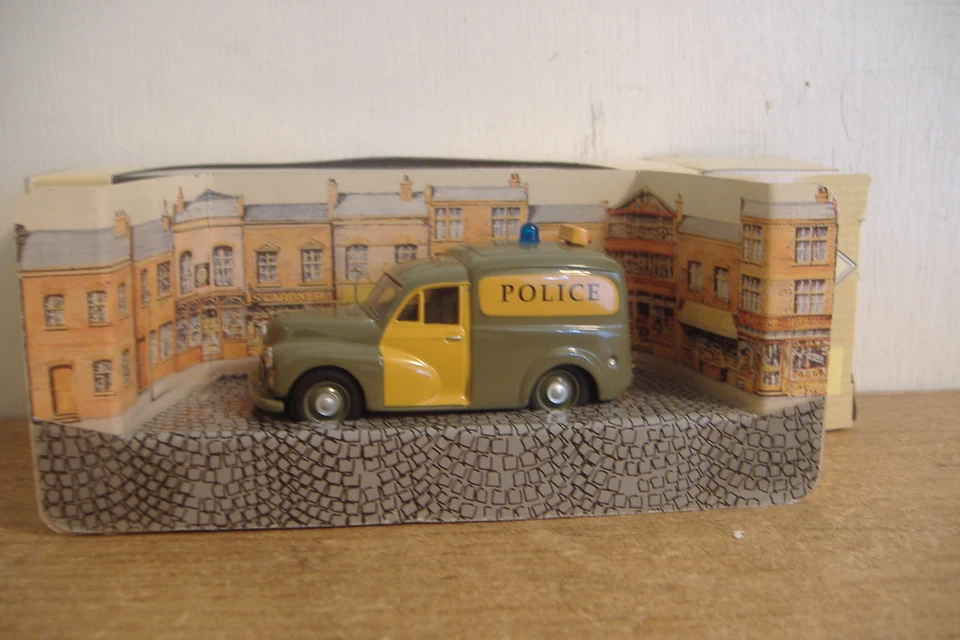 ~CORGI~POLICE~96855~MORRIS 1000 VAN WILTSHIRE~MADE IN CHINA~WITH BOX~ - Image 2 of 4