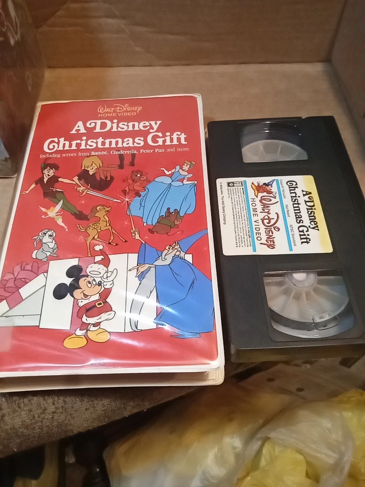 A Disney Christmas Gift VHS Walt Disney Home Video Puffy Case VINTAGE-SHIP N 24H - Image 3 of 4