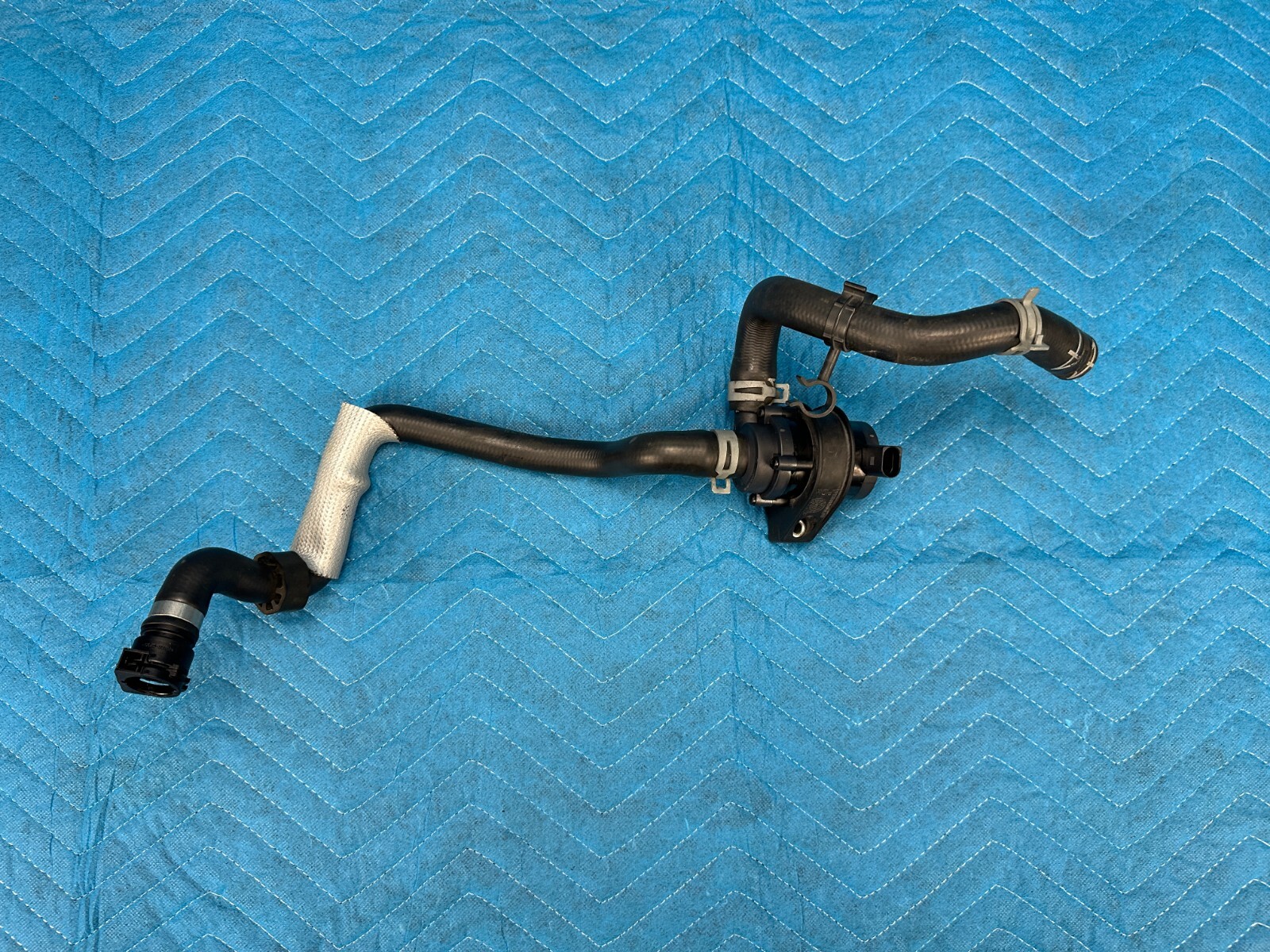 Bentley Flying Spur Front Auxiliary Water Coolant Pump w/Hoses 29k 2006-2012 OEM