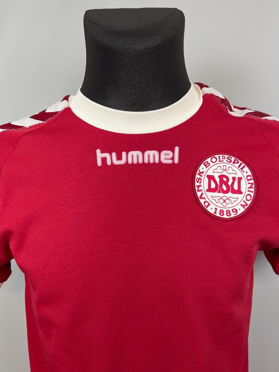 Hummel présente le troisième maillot du Danemark pour l'Euro