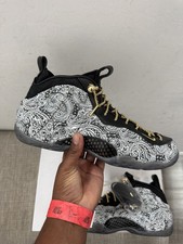 SIZE - 9 New Nike Air Foamposite One Black/Wh...