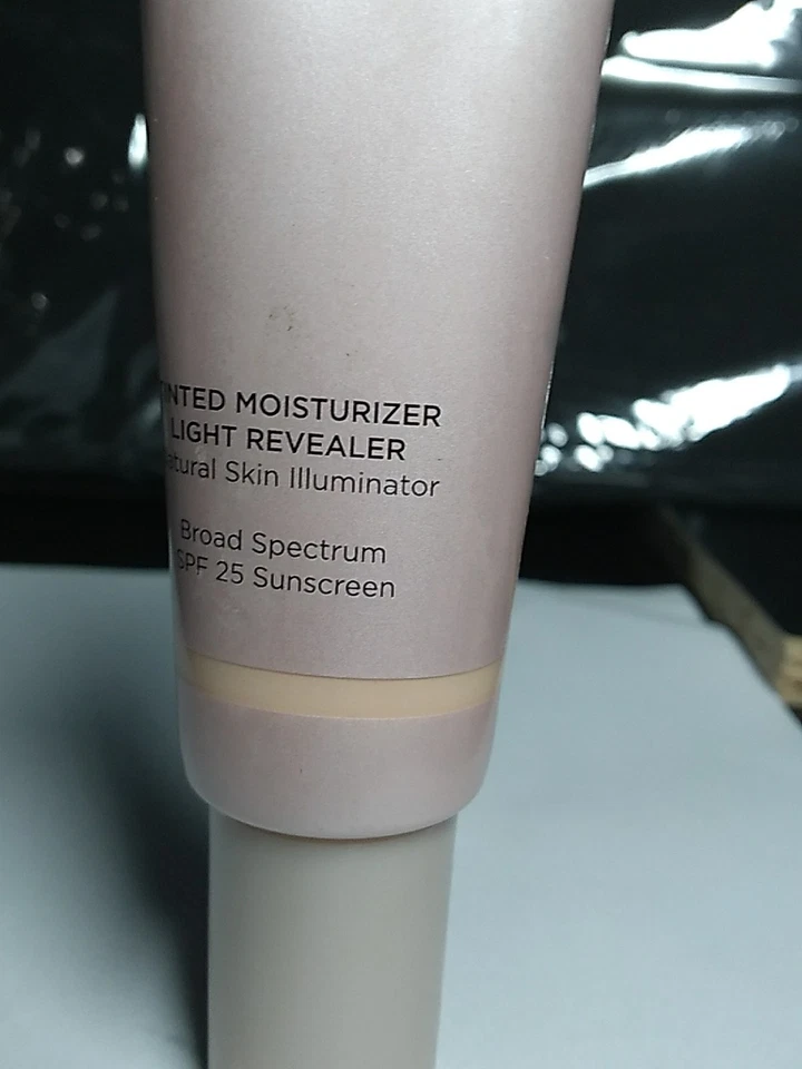 Тонированный увлажняющий крем Laura Mercier Light Revealer SPF25 0W1 Pearl, 1,7 унции 9/25 новый без коробки - Изображение 3 из 4