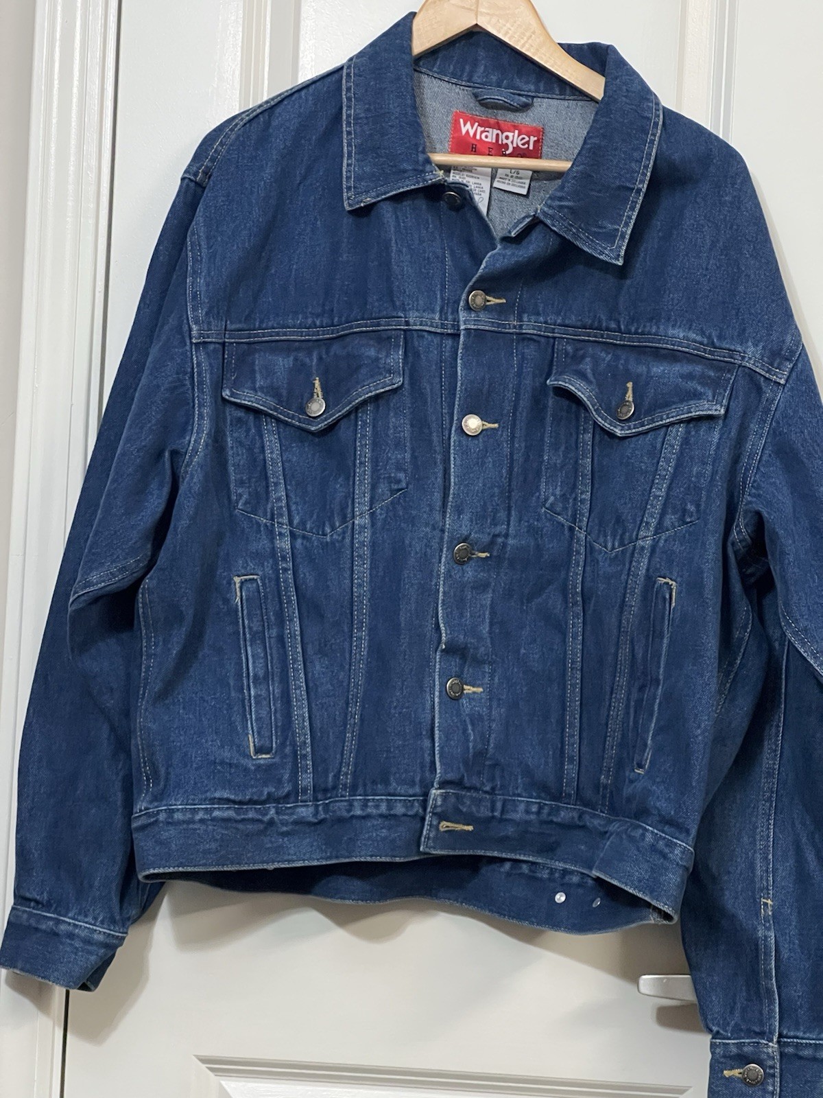 Vintage Men’s Wrangler Denim Jacket Size LargeEmbroidered Classic Red Roadster On Back