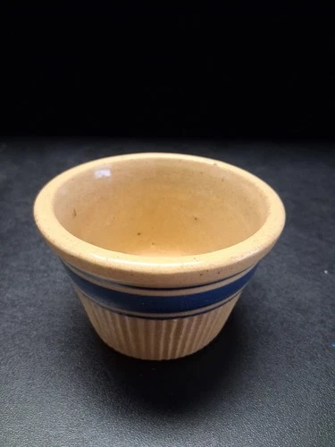 RARE ANTIQUE AMERICAN BLUE BAND HULL CUSTARD YELLOW WARE MINT