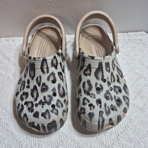 CROCS Leopard Print Classic Clogs - Women’s 6 - Men's 4 - Picture 1 of 7