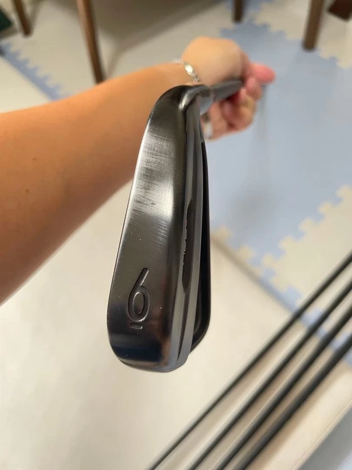 Titleist T100s Black Limited Iron set 5-pw / TRAVIL 95 S - Image 3 of 4