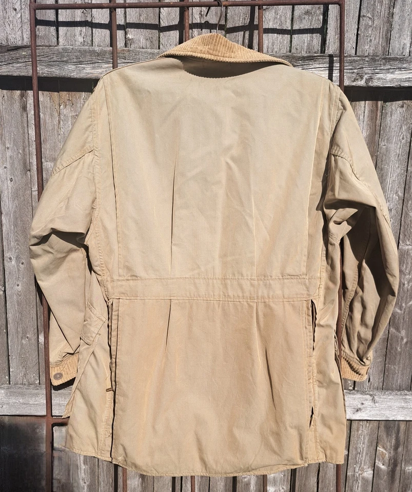 TRAJE EXTERIOR ABERCROMBIE AND FITCH, MARCA HALCÓN, A MEDIDA POR S.E. MADERAS, CINTURÓN Foto 3 de 4