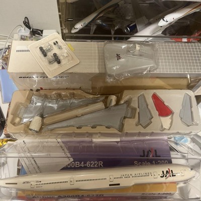 Japan Airlines Boeing 777300ER 1/200 Model with all