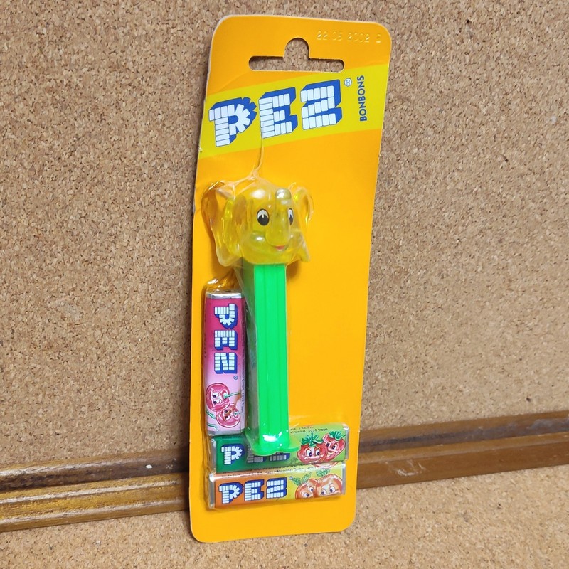 PEZ Crystal Yellow Elephant Kooky Zoo 2002 Hong Kong Card Neon Green Stem Non-US