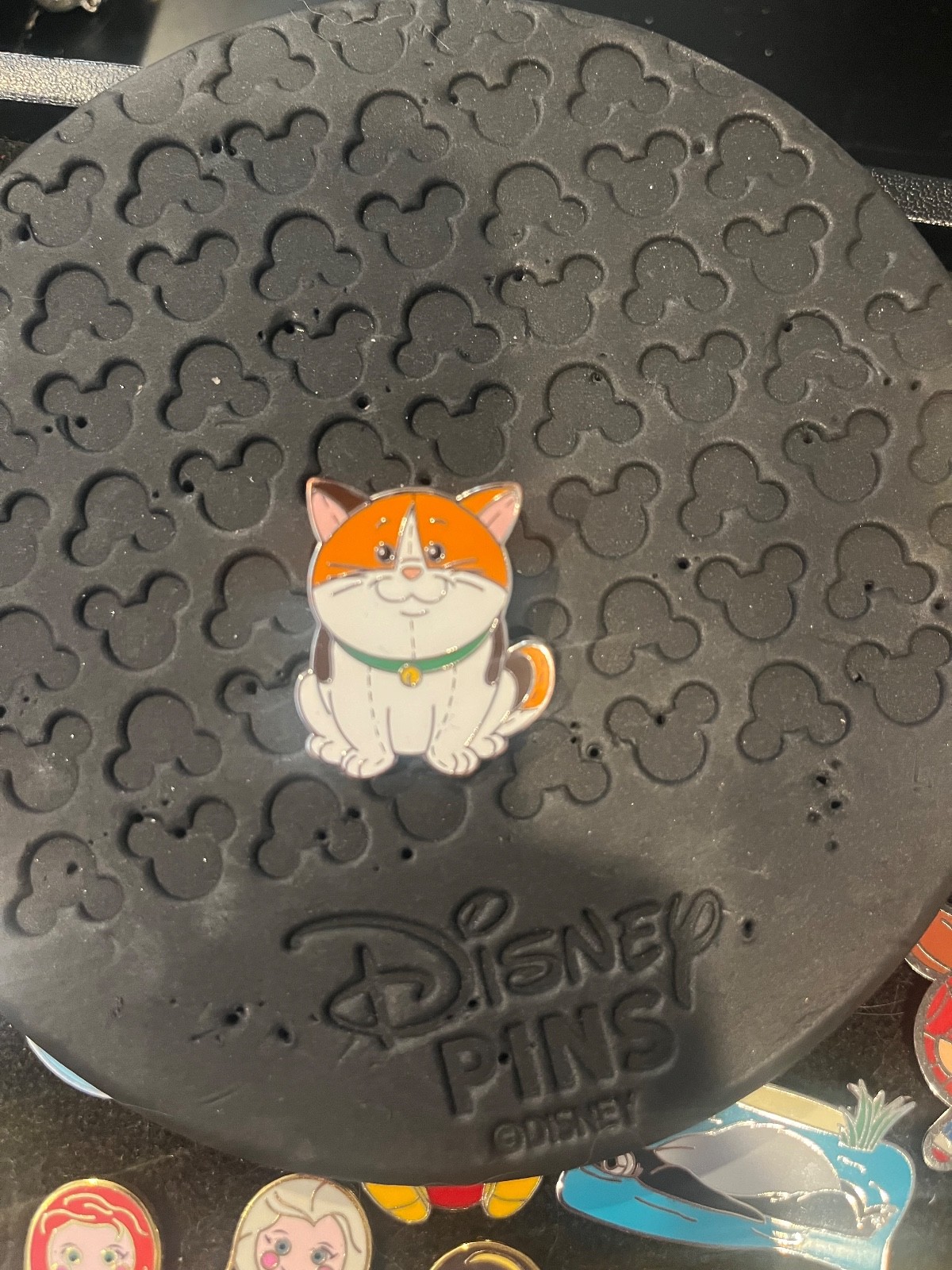 Disney Pin - Mochi The Fat Cat - Big Hero 6 - Pixie Plush Mystery Pouch Pin