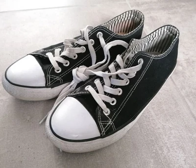 Chaussures tennis en toile pointure 38 noires et blanches marque La Halle - Photo 1/4