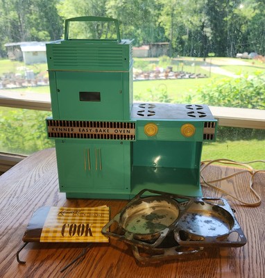Vintage 1960's Kenner Easy Bake Oven Turquoise With Original Pans  Accessories