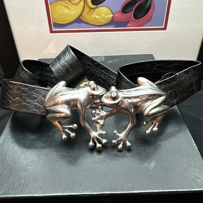 Doreen Ryan signed Vintage Kissing Frogs Belt Buckle Belt Buckle Doreen Ryan Rabbit Signed DR 1995 Gold Metal  main image 4