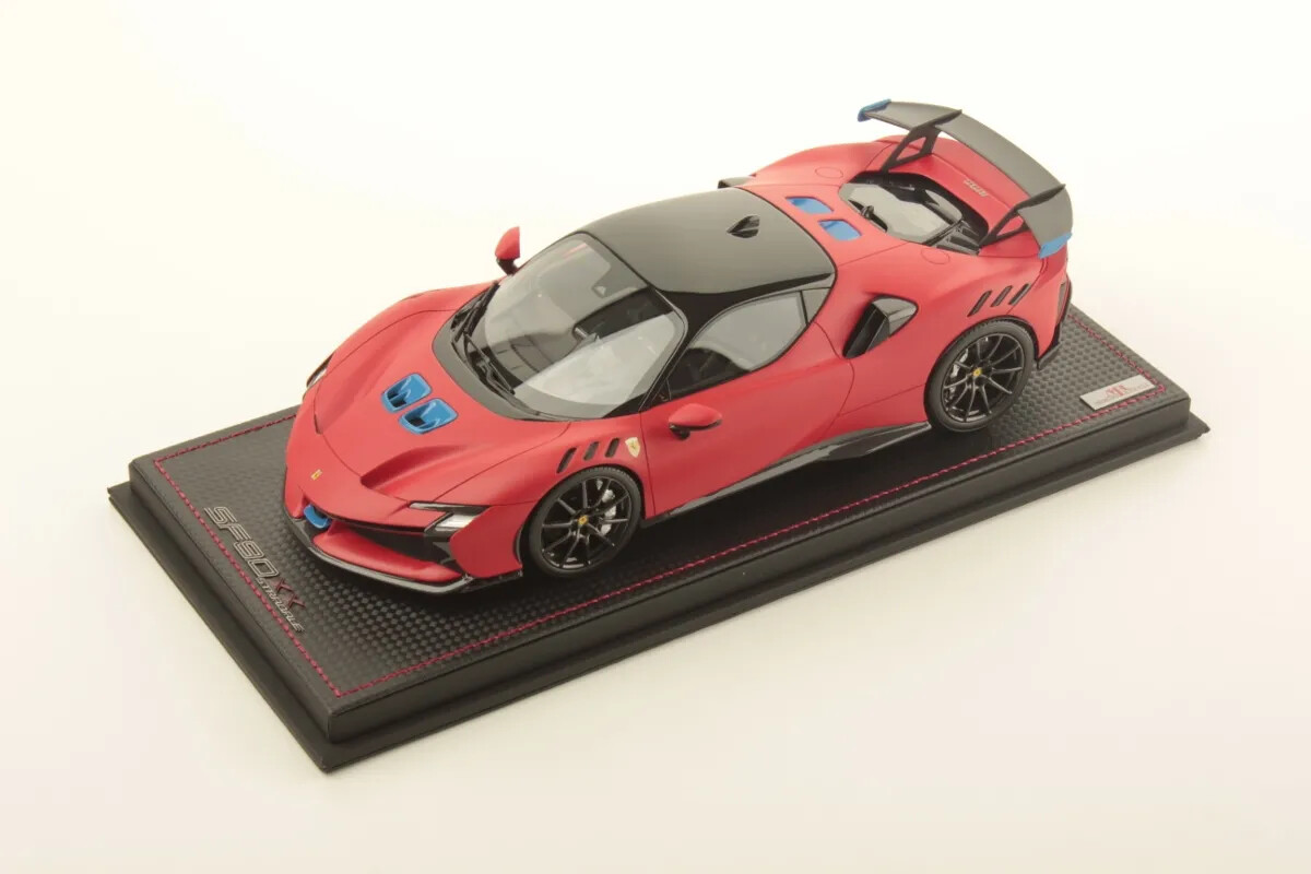 Ferrari SF90 XX Stradale 1:18 MR Collection, mini miniature d'exception en résine pour collectionneur