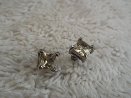 Silvertone Square Rhinestone Post Stud Pierced Earrings (D15) - Foto 1 di 2