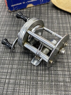 Vintage Shakespeare True Blue 1956 Casting Reel made in USA w/ Box