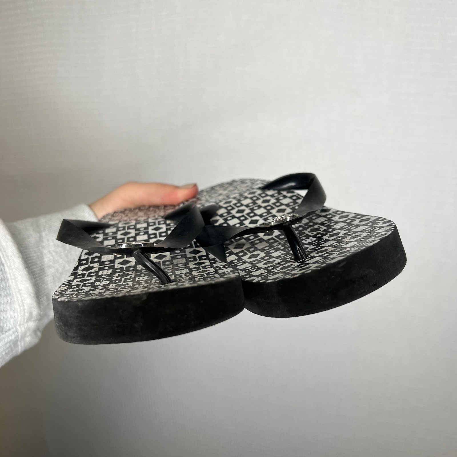 Tory Burch Black White Geometric Logo Wedge Flip Flop Sandals Women's thumbnail 3