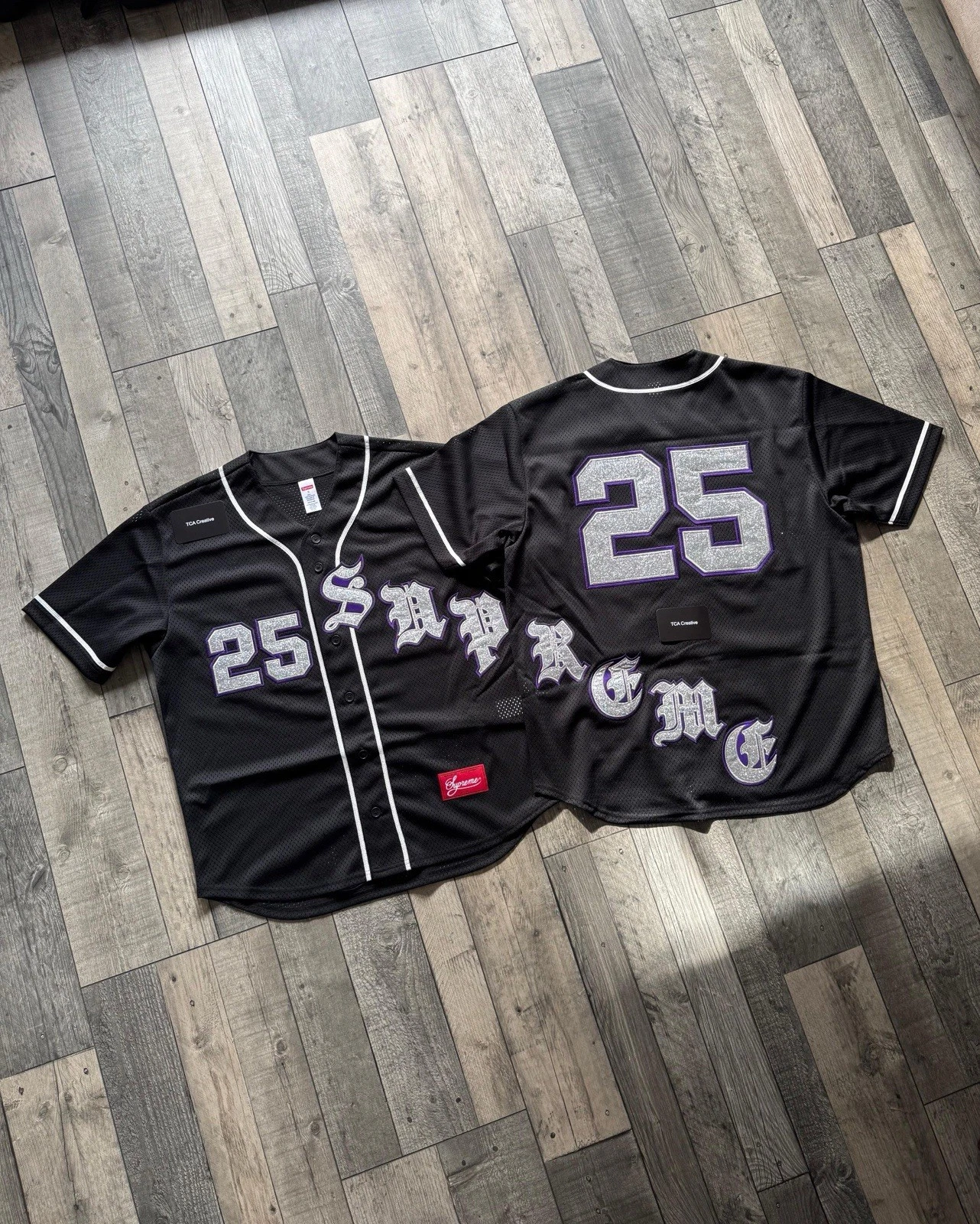 Maillot de baseball anglais Supreme ancien « noir »   Petit