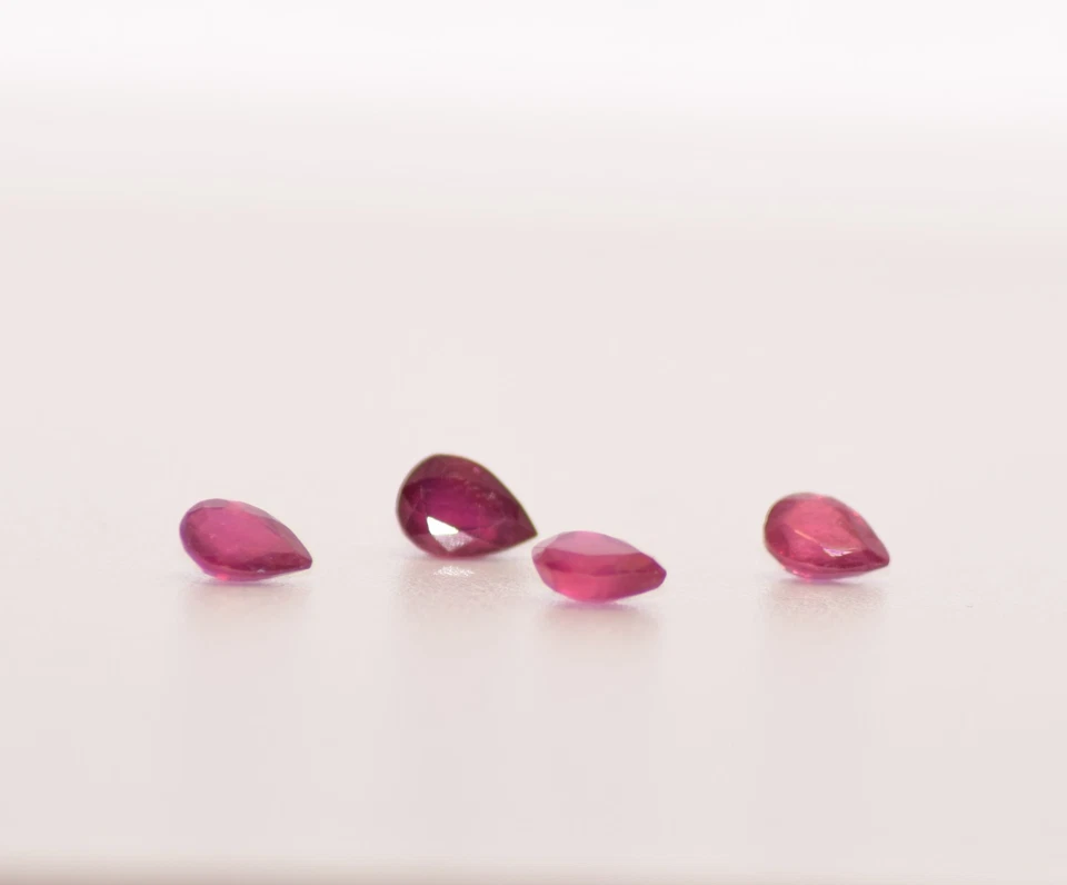 Rubin & Peridot Edelstein Set – 10 Stück, insgesamt 9,2 Karat, 8x5 und 7x5 mm - Bild 2 von 4