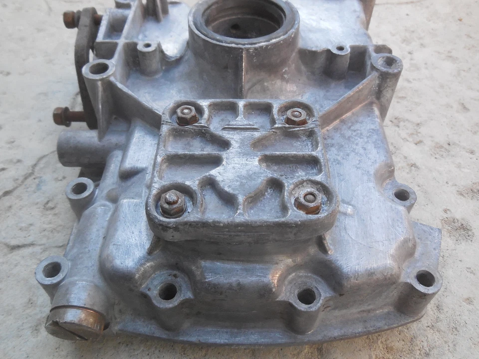 保时捷 912 发动机保护壳第三件 * 751748 带油泵 #16  — 第 4/4 张图片