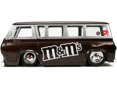 32027) Jada M&M's 1965 Ford Econoline. 1/24 scale. Brown Color NEW