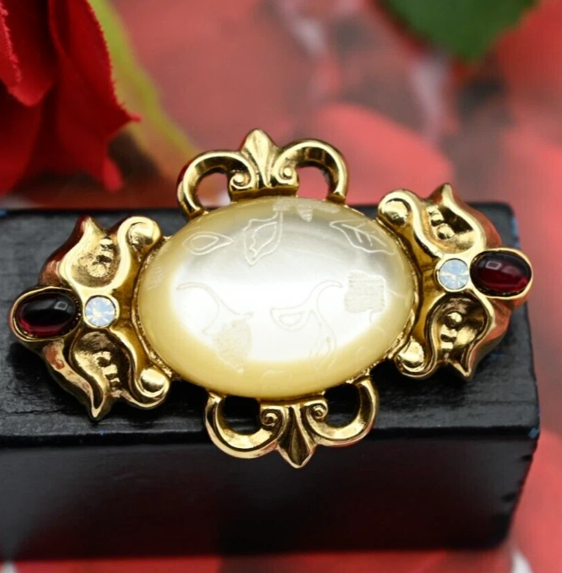 Vintage Etched Floral Glass Red Cabochon Gold Tone Pin Brooch by 1928