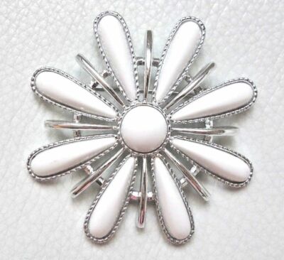 Große Vintage Sarah Cov 70er Jahre Blume weiß & silber neu super!