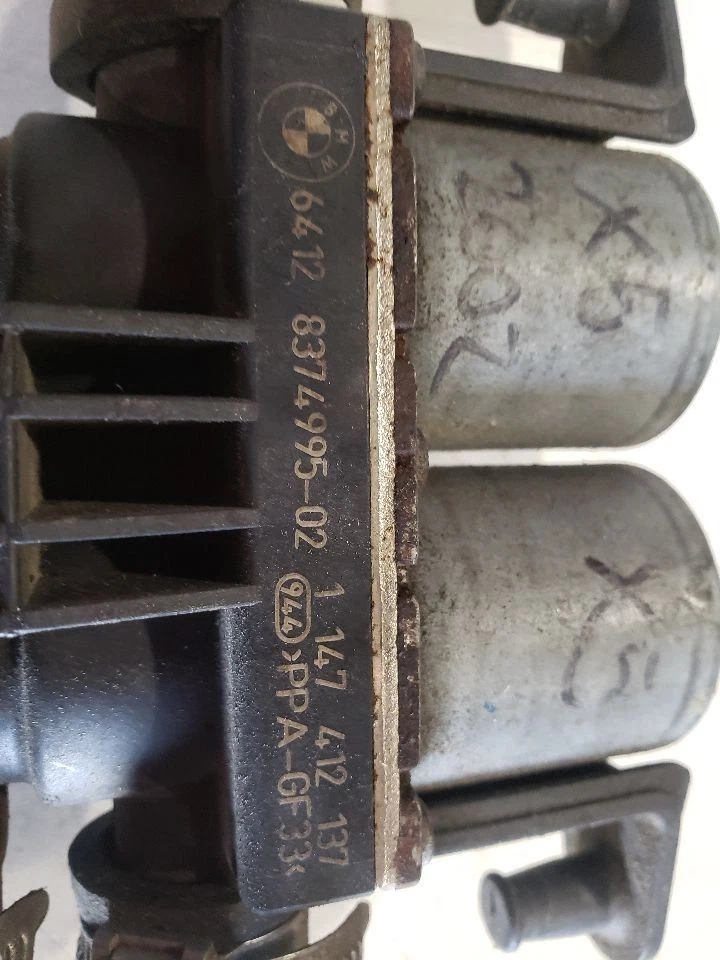 Válvula de control de calefacción, bomba de agua auxiliar - BMW X5 2002 - OEM 8374995 Foto 2 de 4
