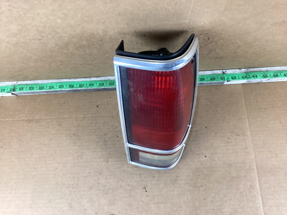 Luz trasera derecha del lado del pasajero Chevrolet S10 Blazer 1985-1994 16501484 OEM Foto 2 de 4
