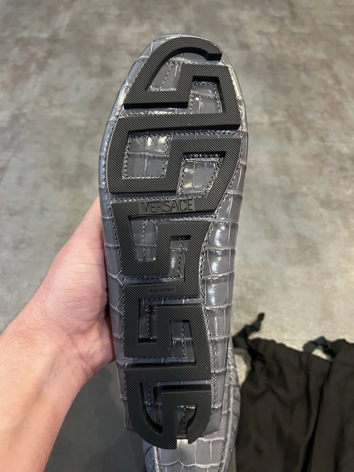 Scarpa da guida Versace Medusa Coin Croc in rilievo taglia 44 EU 11 US $ 850 metallo