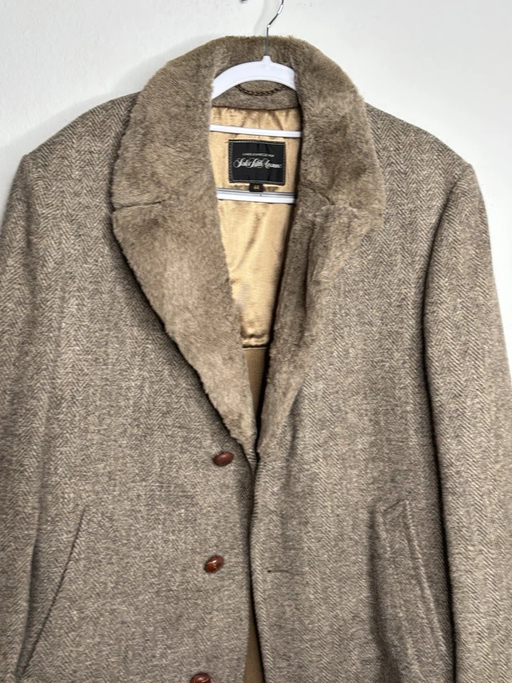 VTG Men’s SZ 44 Saks 5th Ave Tan Herringbone Heavy Wool Overcoat Faux Fur Collar - Image 2 of 4