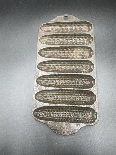 VINTAGE MINI NO.262 GRISWOLD CRISPY CORN OR WHEAT STICK PAN ERIE PA. 625