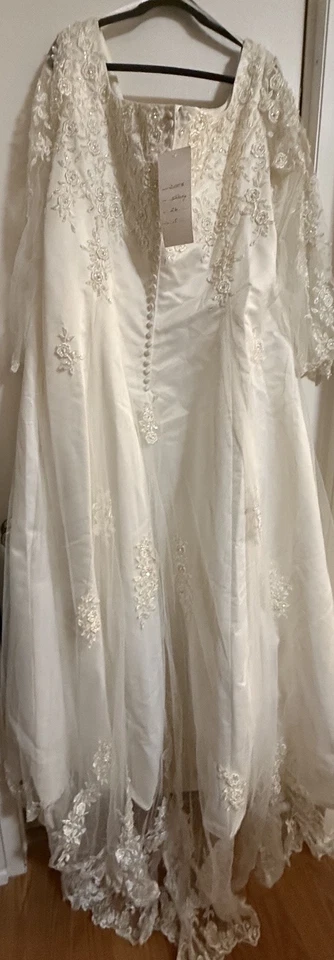 BRIDAL GOWN “ROMANTIC GOWNS DESIGN” Originally Pd $1470 *NEW W/tags* Plus Sz 22 - Image 3 of 4