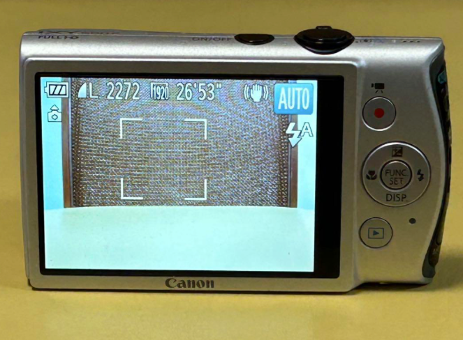 Near mint w/Box] Canon IXY 600F 12.1MP Compact Digital Camera