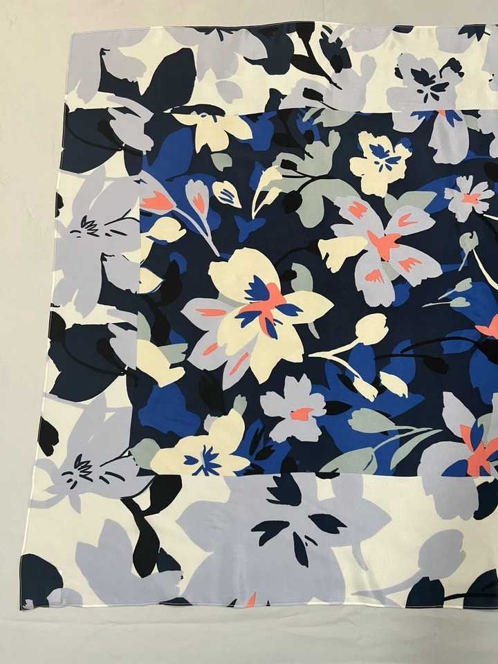 Envoltura de bufanda floral cuadrada 100 % seda halógena para mujer 38" x 38" Foto 4 de 4