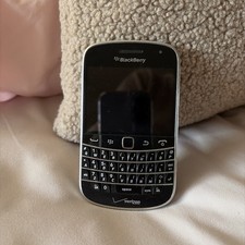 Blackberry Bold 9930 Smartphone Verizon full keyboard