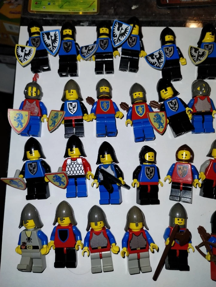 Lego Vintage Knight Castle Minifigure Lot Of 83 Plus Extra Minifigs Accessories - Image 3 of 4
