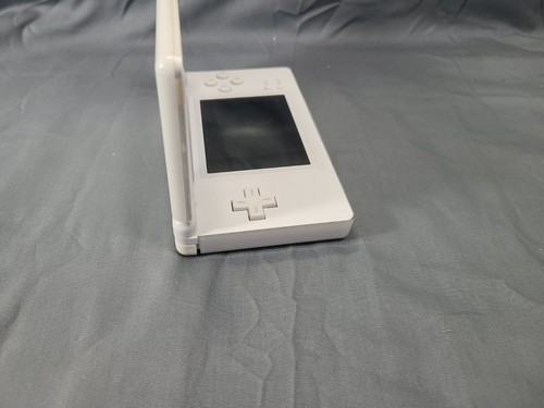 Nintendo DS Lite Handheld System-White. Read description - Picture 12 of 12
