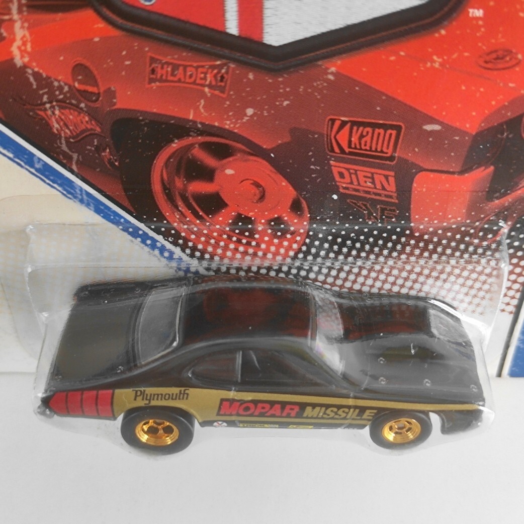 HOT WHEELS 2011 VINTAGE RACING #16 '74 PLYMOUTH DUSTER MOPAR