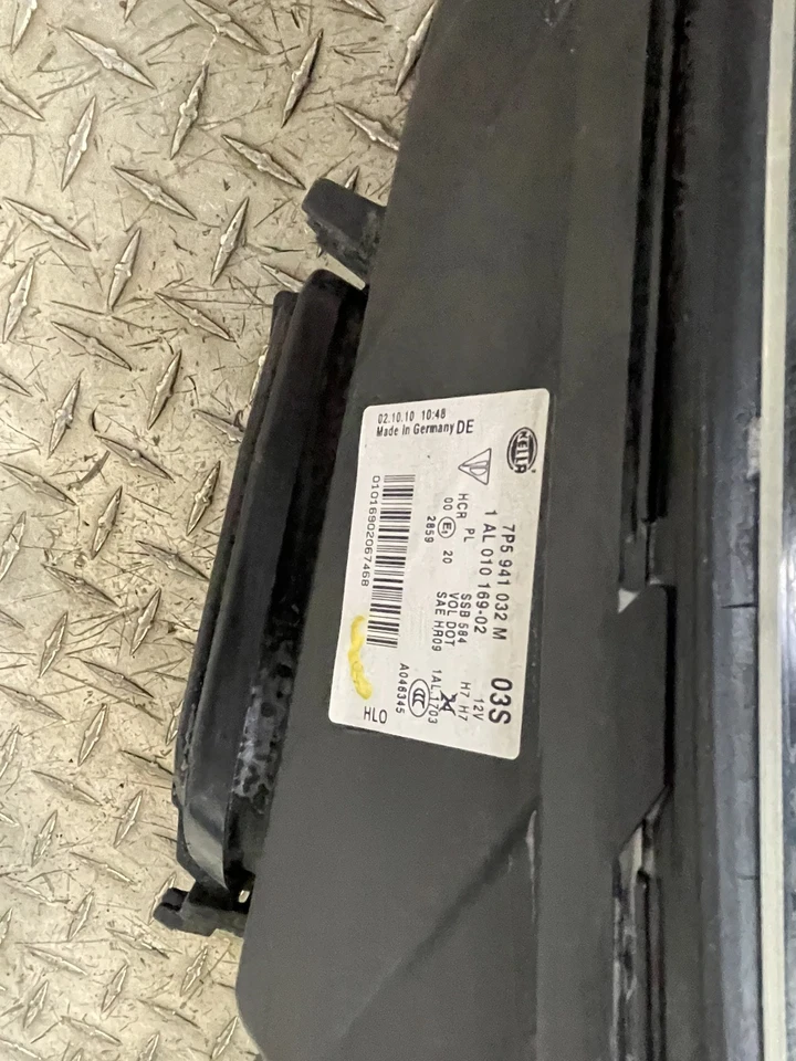 Faro delantero derecho pasajero Porsche Cayenne 11-14 pequeña grieta en plástico Foto 2 de 4