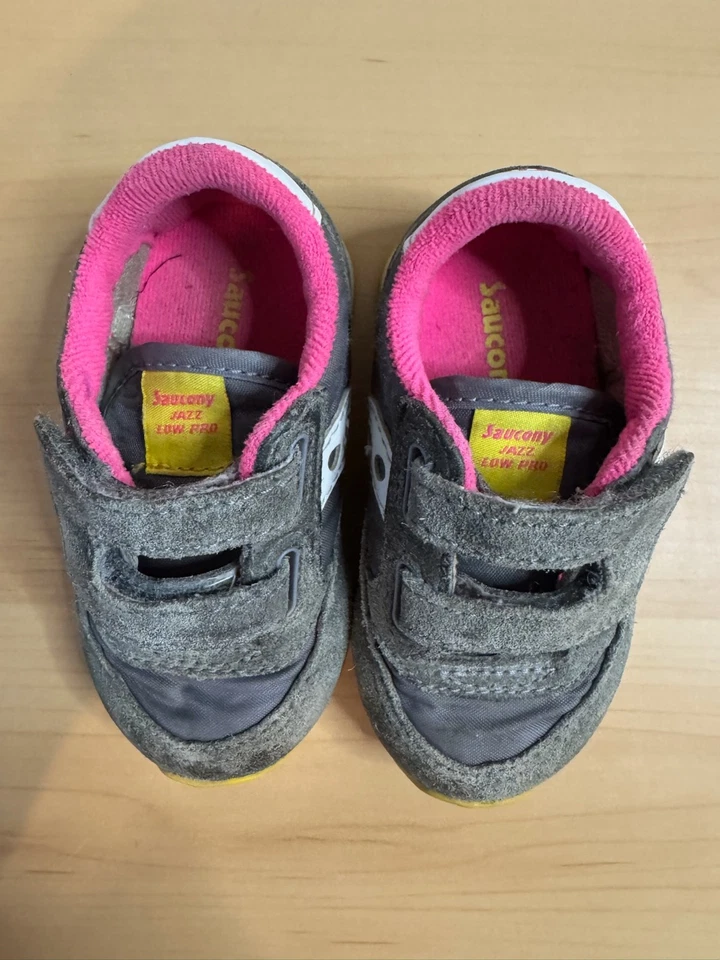 Zapatilla Saucony Niñas Bebé Jazz, Gris/Rosa, Talla 4M Foto 2 de 4