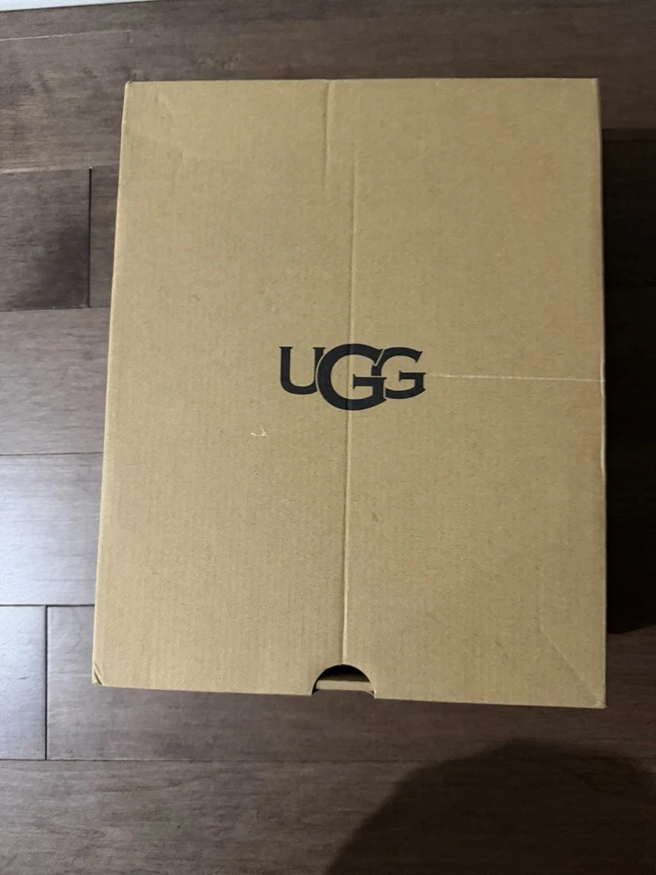 UGG 女式经典 Mini II 紫丁香麂皮绒 8 码全新带盒正品罕见 — 第 2/4 张图片